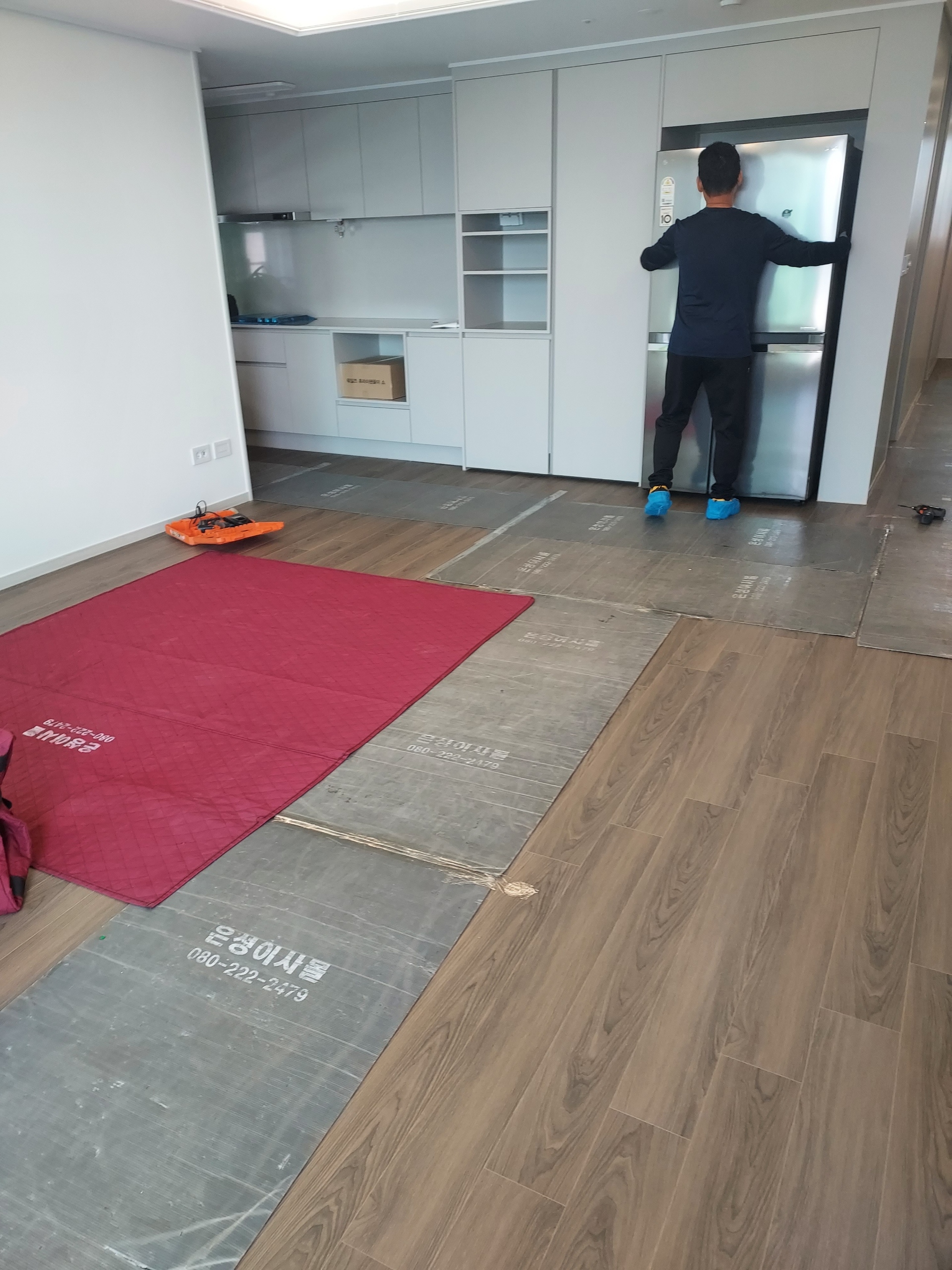 냉장고 설치 작업